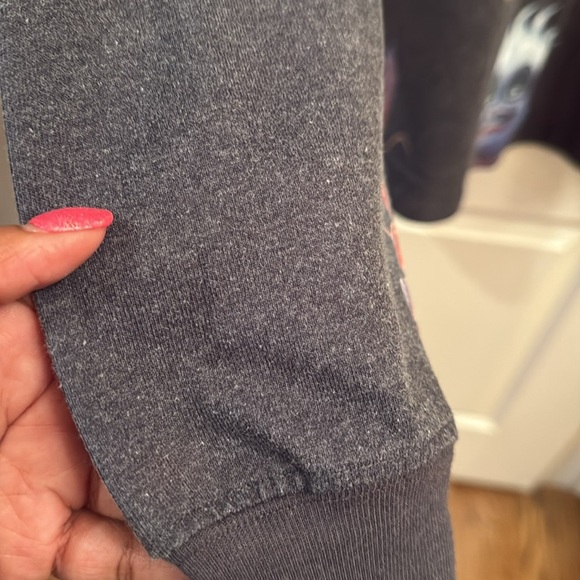 2022 Disney Villians Spirit Jersey Up To no good. size XS. - Picture 5 of 5